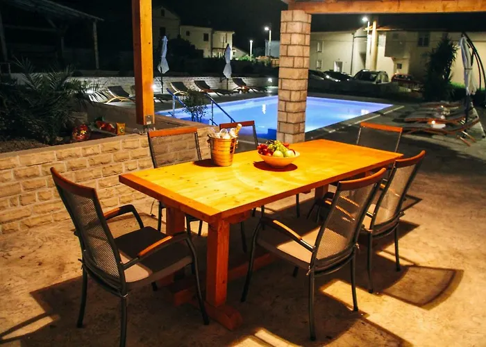 Apartmán Merita With Pool Sveti Filip i Jakov
