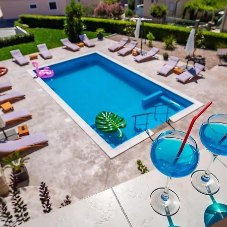 Apartment Merita With Pool