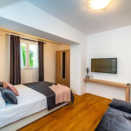 Merita With Pool Apartment Sveti Filip i Jakov