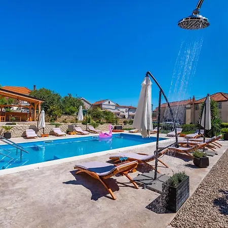 Merita With Pool Sveti Filip i Jakov