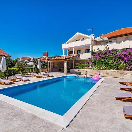 Merita With Pool Apartment *