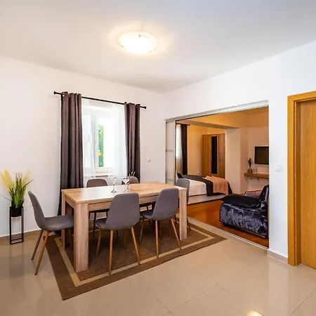 Merita With Pool Apartment Sveti Filip i Jakov