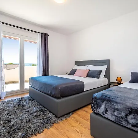 Apartment Merita With Pool