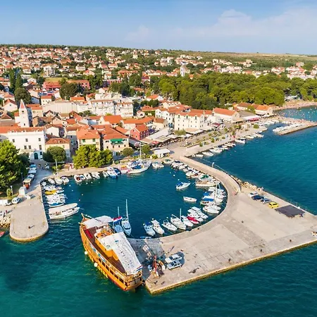 Merita With Pool Apartment