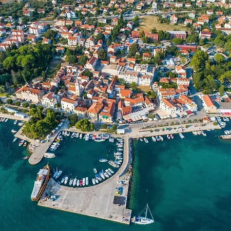 Merita With Pool 아파트 *