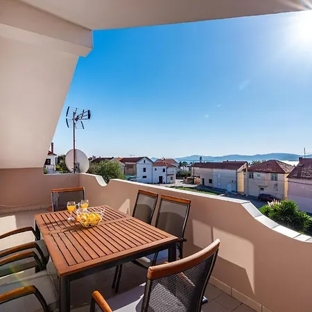 Merita With Pool Apartmán Sveti Filip i Jakov