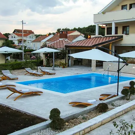 Apartamento Merita With Pool Sveti Filip i Jakov