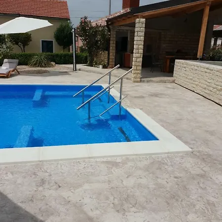 Merita With Pool Apartment Sveti Filip i Jakov