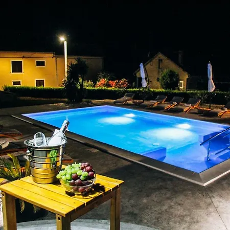Merita With Pool Apartman