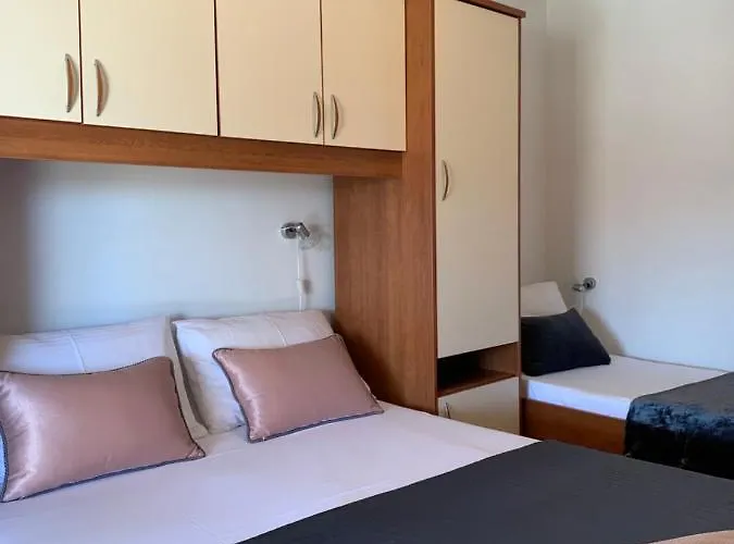 Merita With Pool 아파트 *