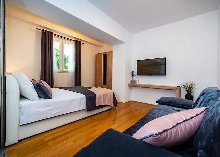 Merita With Pool * 스베티필립아이자코브