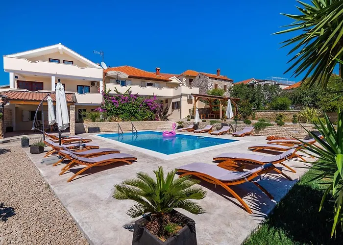 Merita With Pool 아파트 *