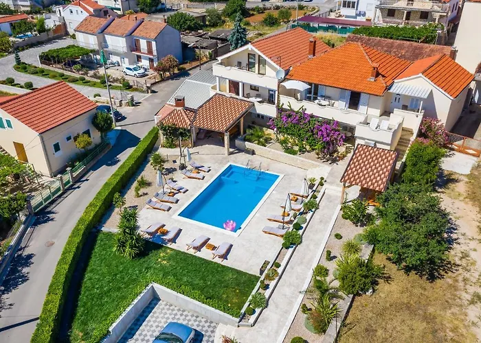 Merita With Pool Apartman