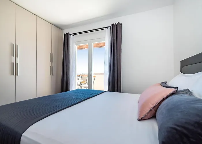 Merita With Pool 아파트 *