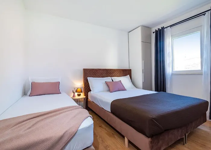 Merita With Pool 아파트 *