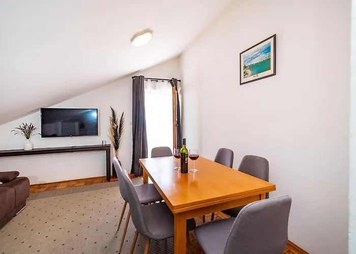 Merita With Pool 아파트 *