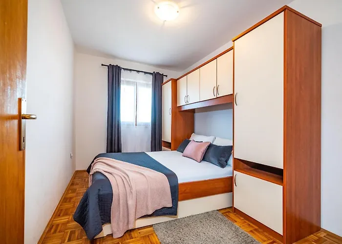 Merita With Pool 아파트