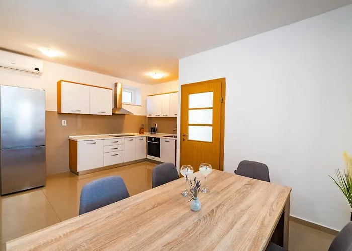 Merita With Pool 아파트 *