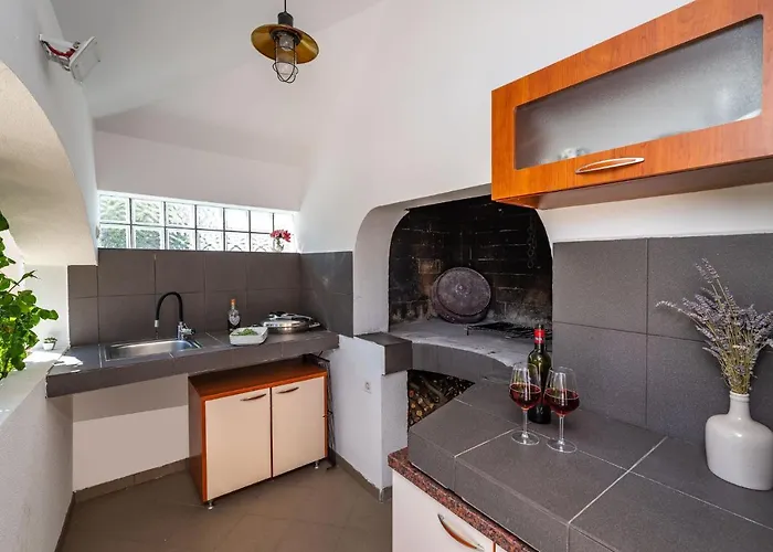 Merita With Pool 아파트 *