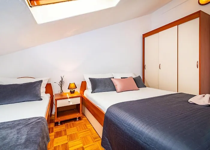 Merita With Pool 아파트 스베티필립아이자코브