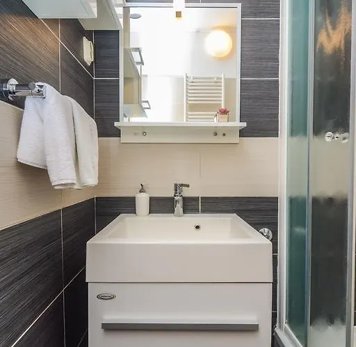 Merita With Pool 아파트 *