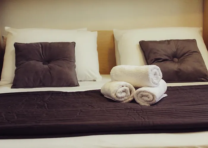 Merita With Pool 아파트 *