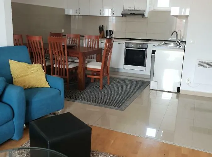 Merita With Pool * 스베티필립아이자코브