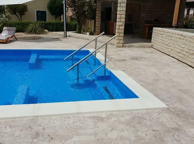 Merita With Pool Apartman Sveti Filip i Jakov