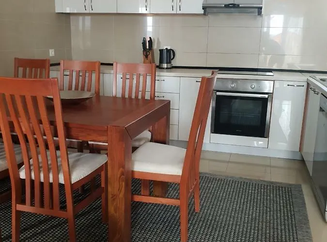 Merita With Pool 스베티필립아이자코브